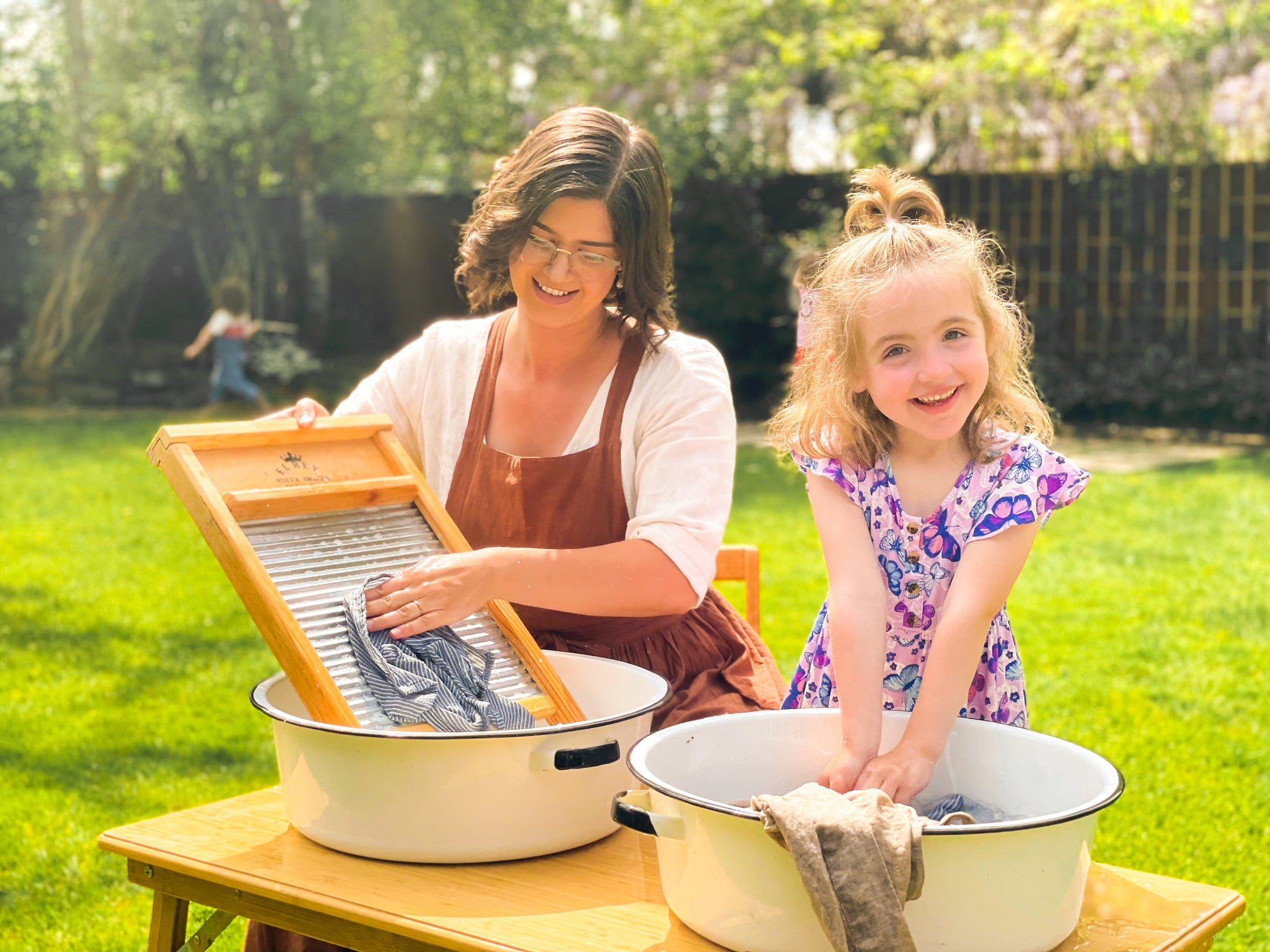 Large Enamel Wash Basin