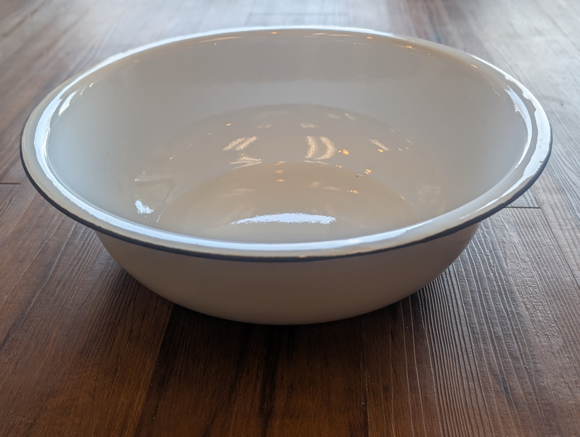 Large Enamel Wash Basin