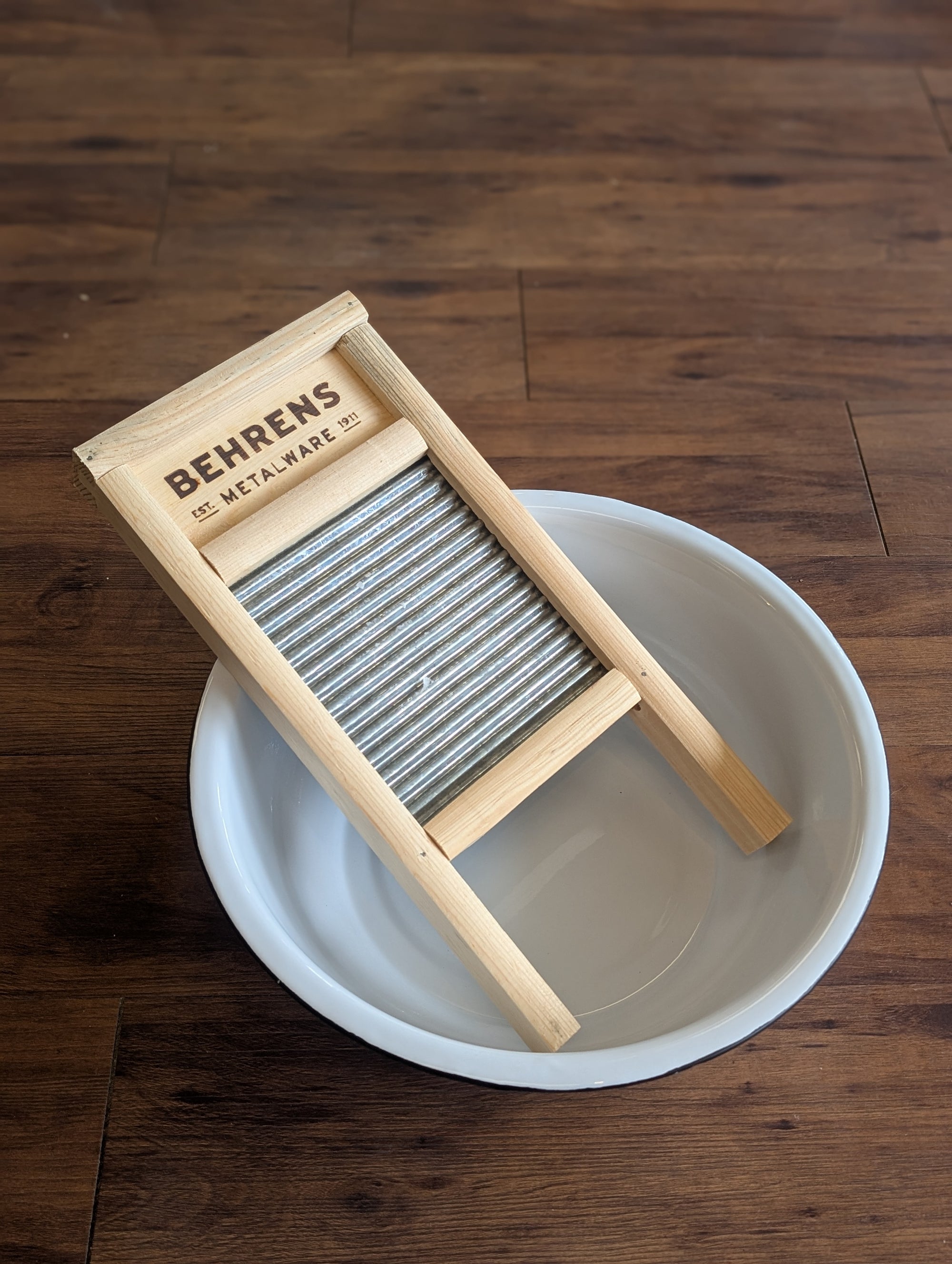 Large Enamel Wash Basin